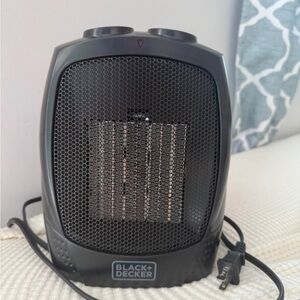 Black & Decker Compact Black Heater